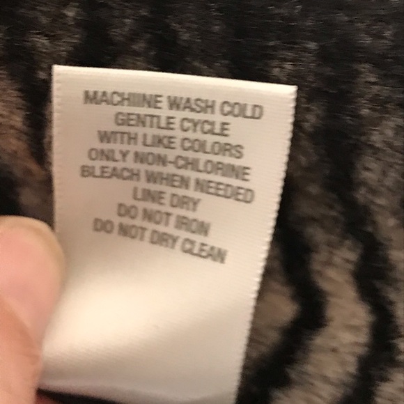 Dress barn Reversible Faux Fur vest size Medium - Picture 5 of 7